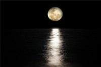 梦见月亮从海上升起来